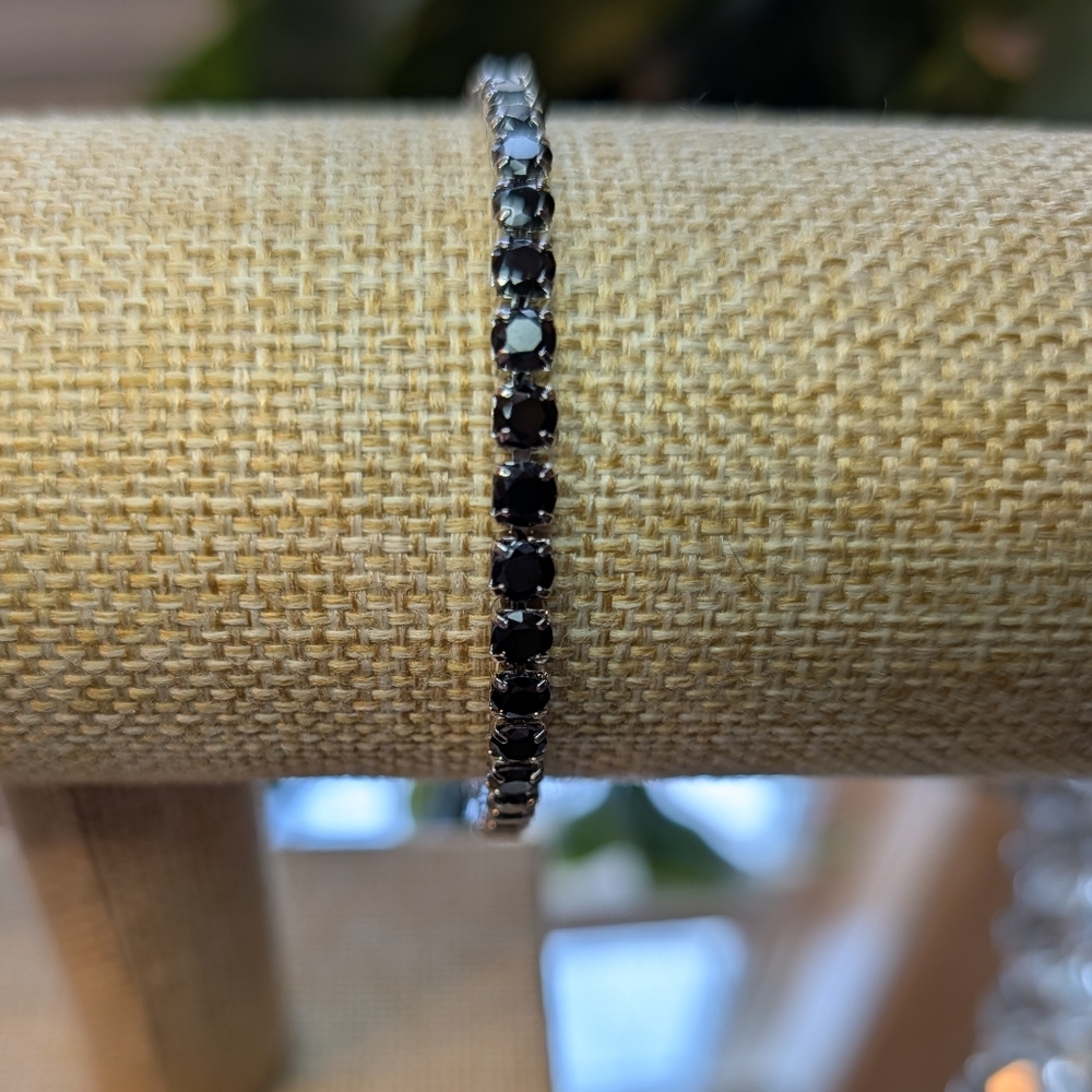 Sophisticated Black Gemstone Bracelet NWOT - Picture 1 of 5
